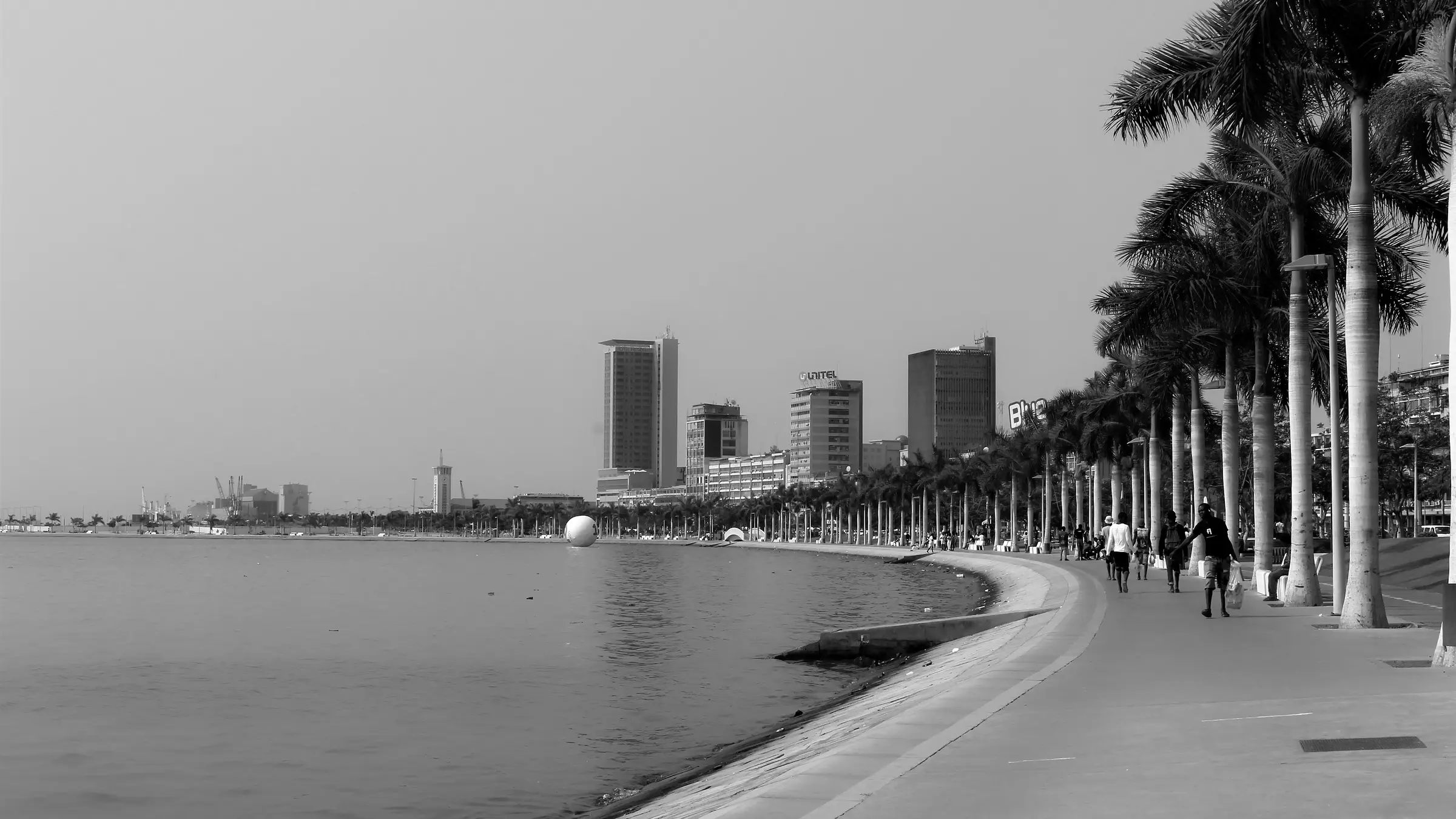 A baía e a marginal de Luanda.
