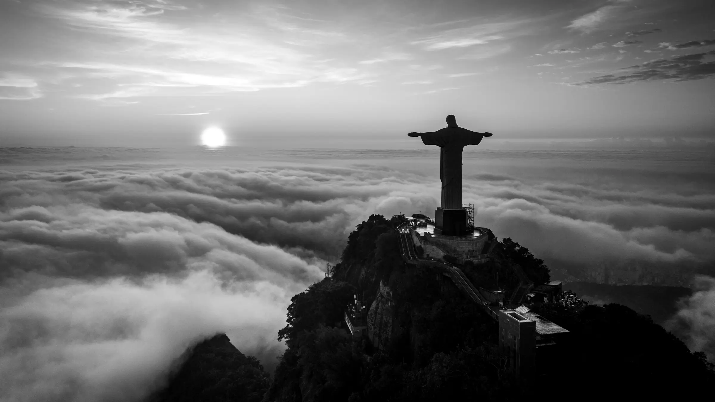 O Cristo Redentor sobre o Rio de Janeiro.